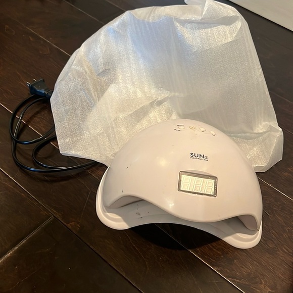 Sun Professional Nail Lamp - Picture 1 of 5